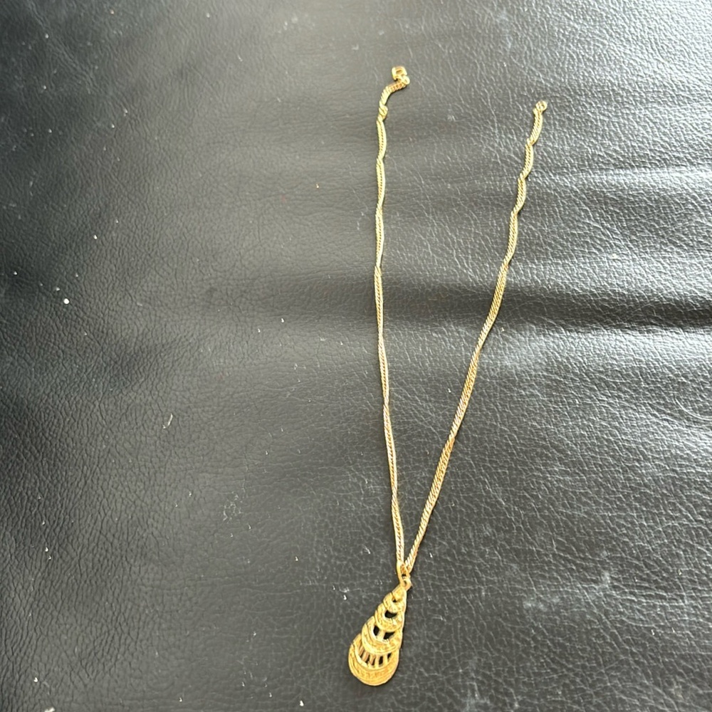 GORGEOUS NECKLACE
